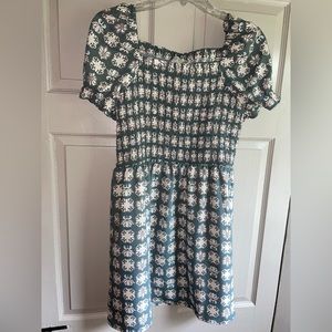 Like new. Loft patterned dress. small petite.